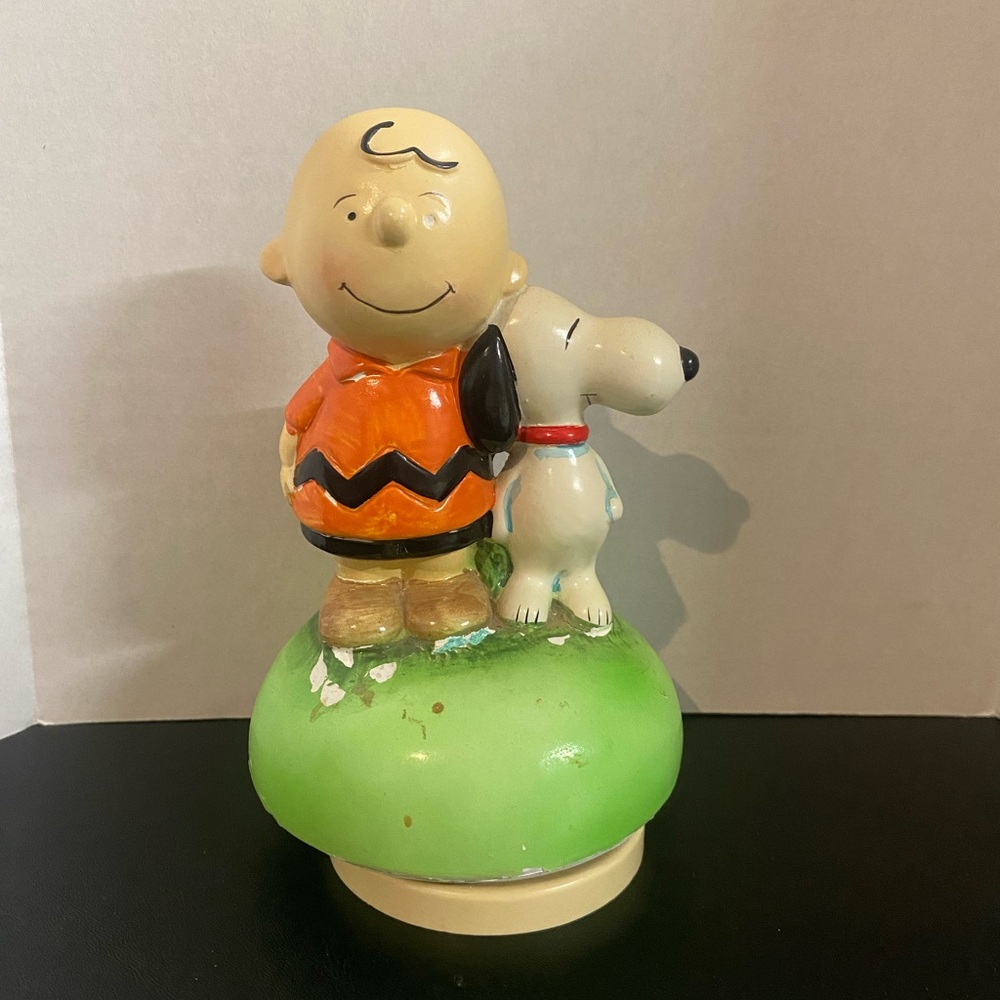 1968 RARE SANKYO Peanuts CHARLIE BROWN SNOOPY Music Box It's a Small World